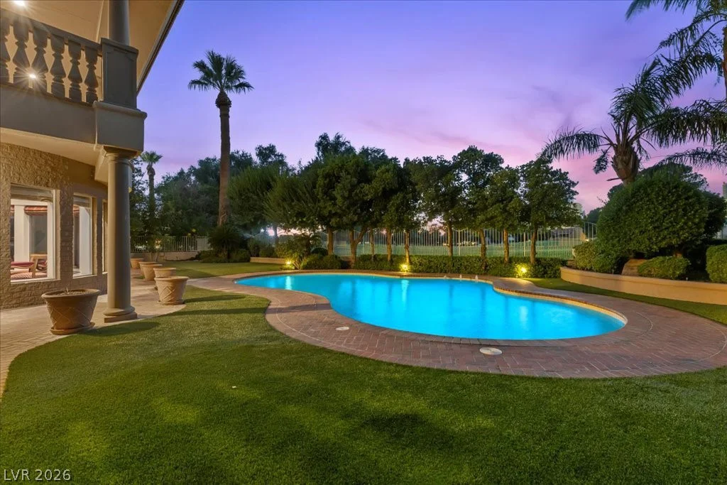 2881 Augusta, Las Vegas, NV 89109