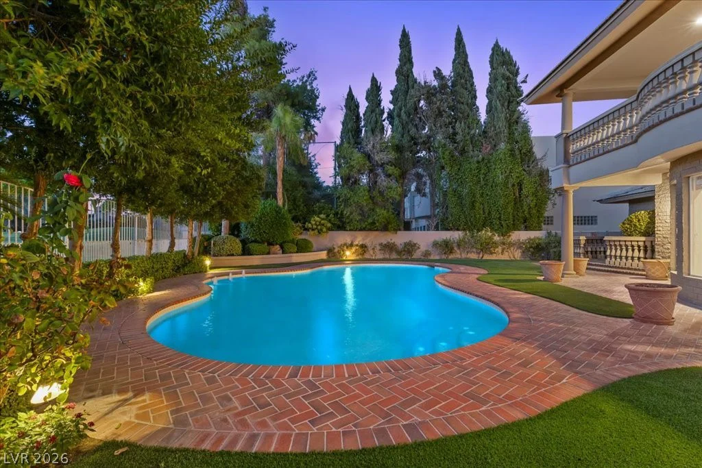 2881 Augusta, Las Vegas, NV 89109