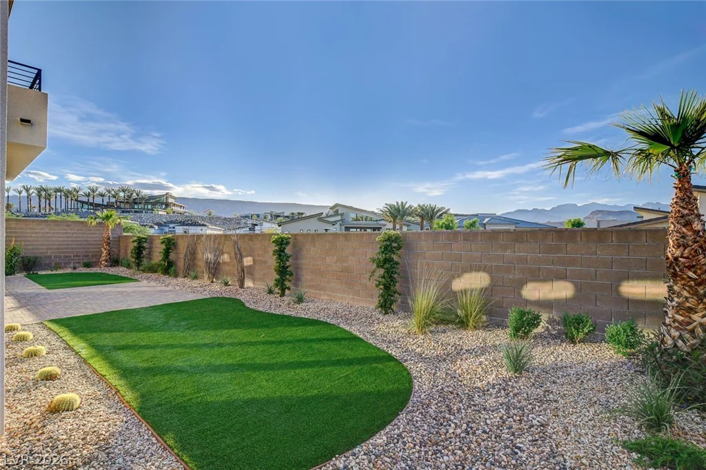 10748 Desert Heights, Las Vegas, NV 89135