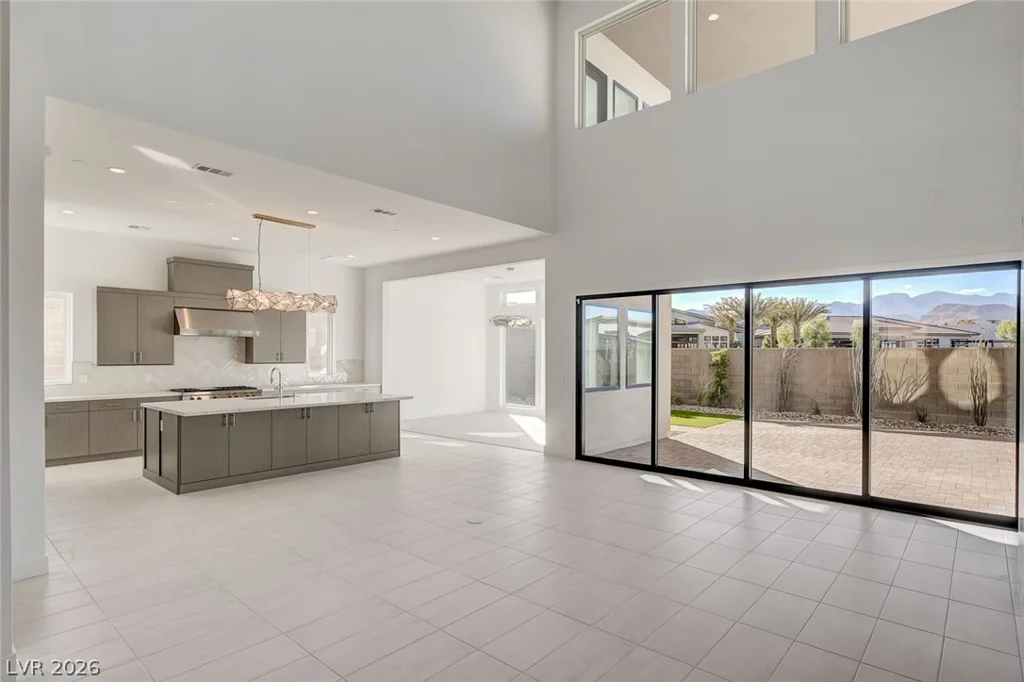 10748 Desert Heights, Las Vegas, NV 89135