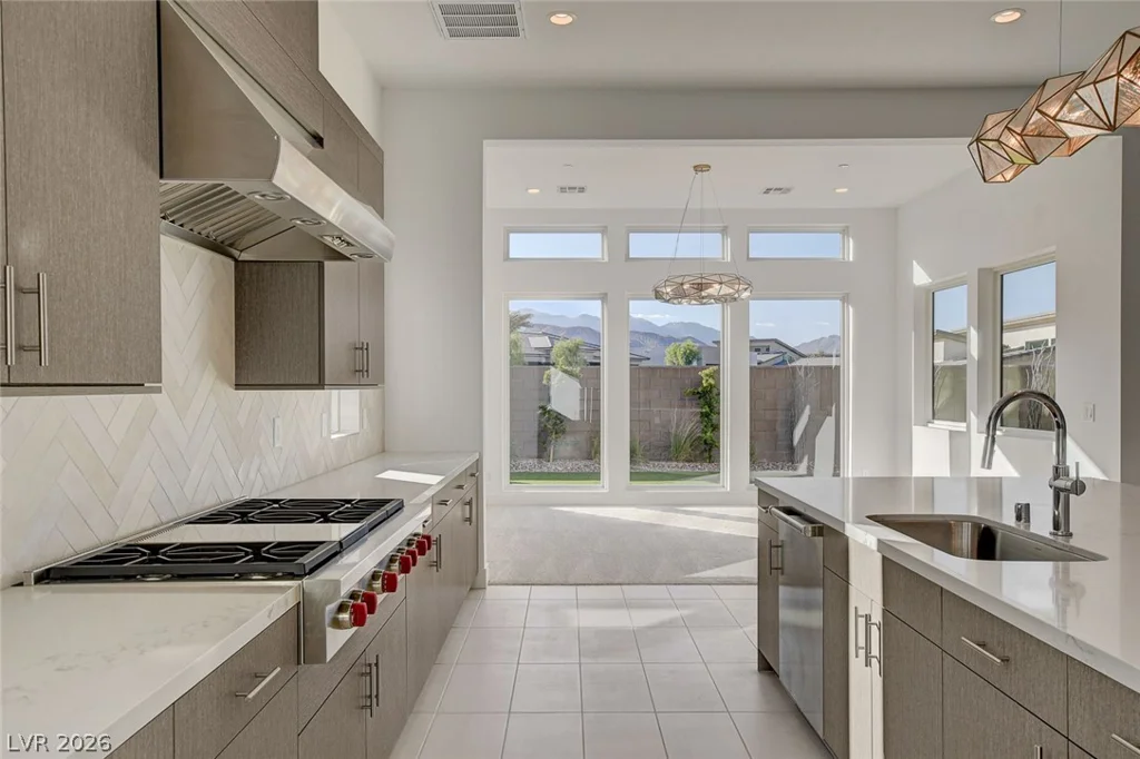 10748 Desert Heights, Las Vegas, NV 89135