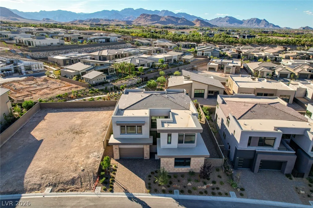 10748 Desert Heights, Las Vegas, NV 89135