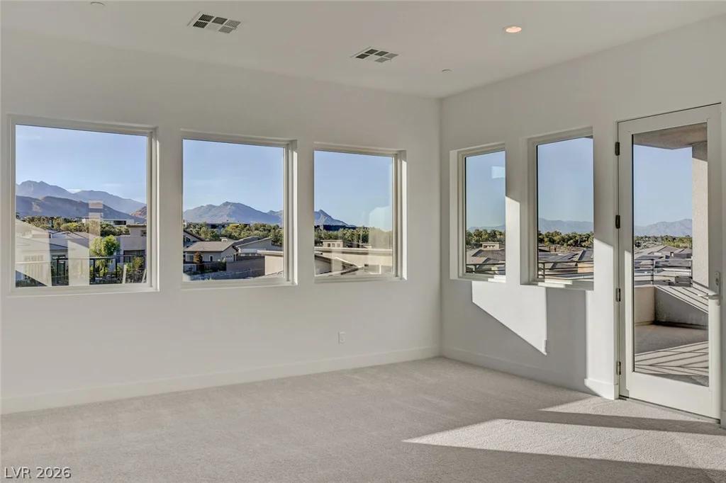 10748 Desert Heights, Las Vegas, NV 89135