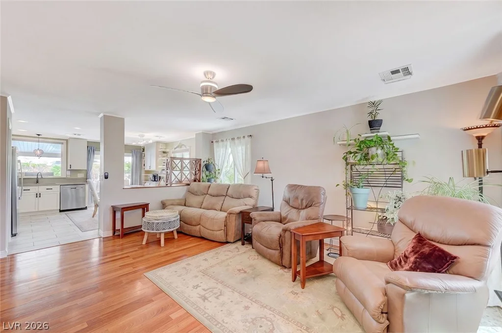 8532 Hidden Pines, Las Vegas, NV 89143