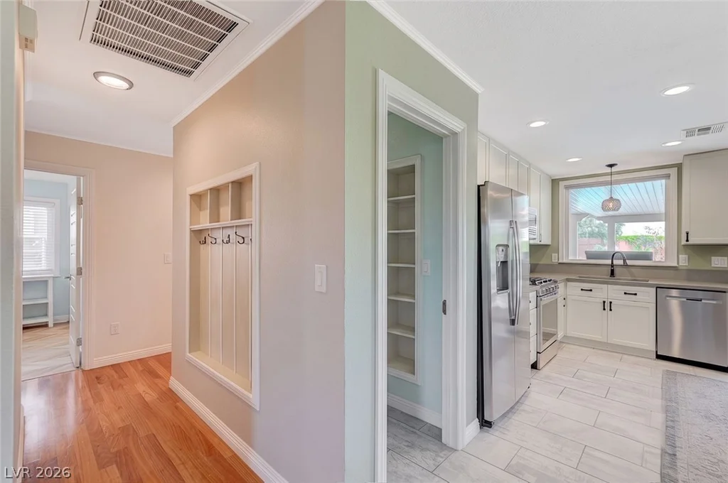 8532 Hidden Pines, Las Vegas, NV 89143