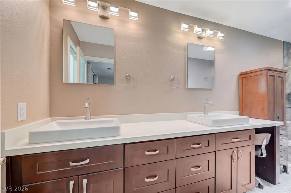 8532 Hidden Pines, Las Vegas, NV 89143