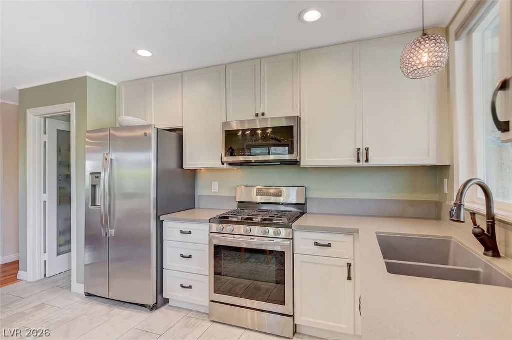 8532 Hidden Pines, Las Vegas, NV 89143