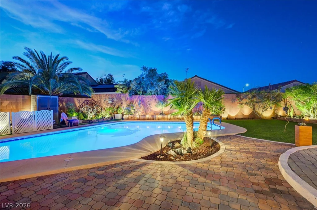 8532 Hidden Pines, Las Vegas, NV 89143