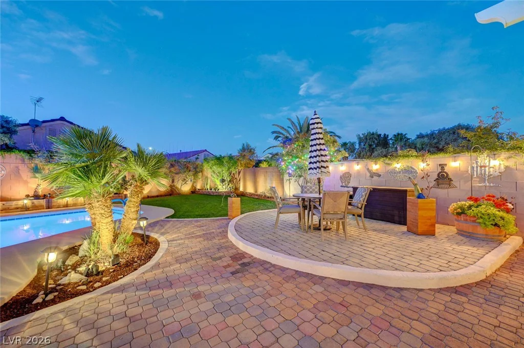 8532 Hidden Pines, Las Vegas, NV 89143