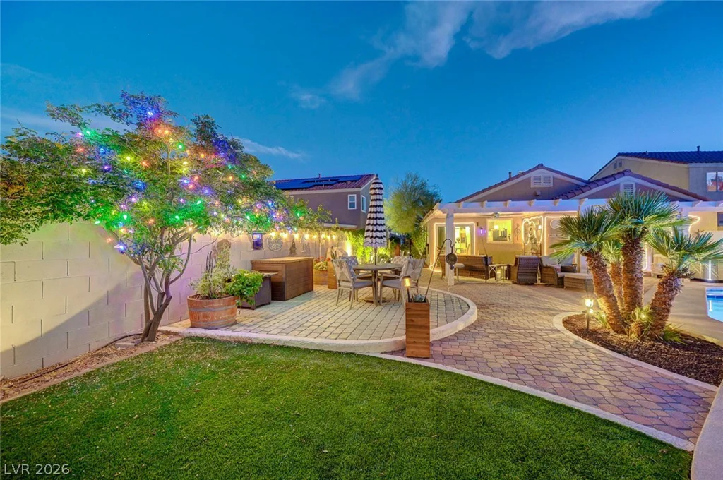 8532 Hidden Pines, Las Vegas, NV 89143