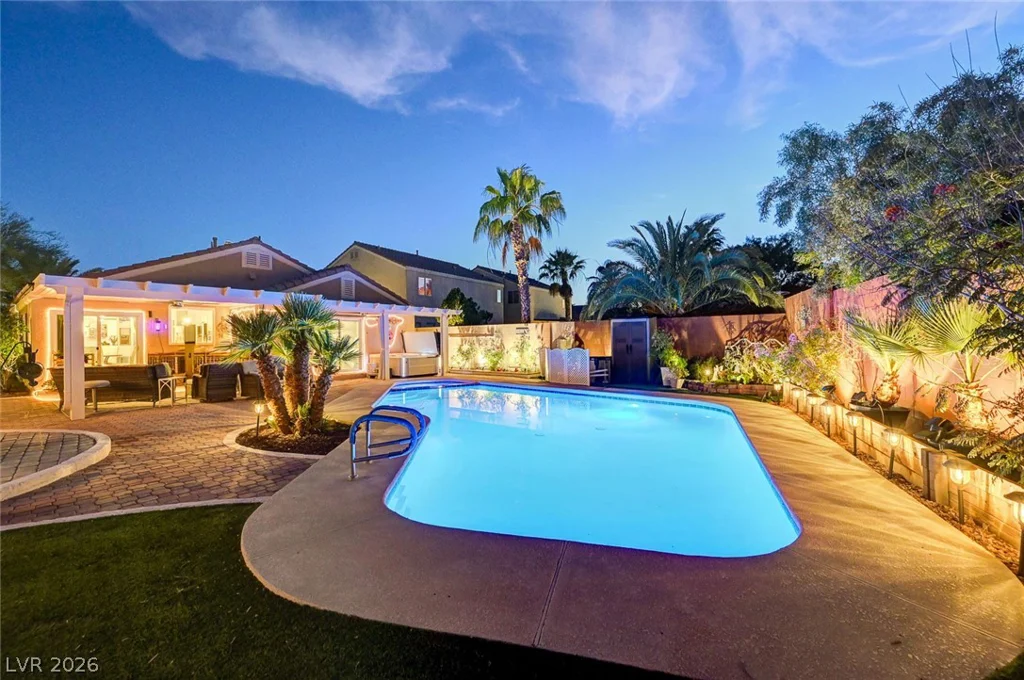 8532 Hidden Pines, Las Vegas, NV 89143