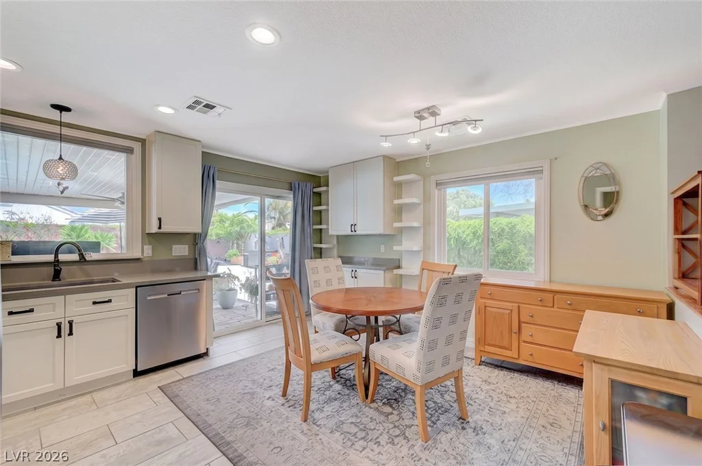 8532 Hidden Pines, Las Vegas, NV 89143