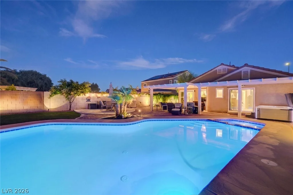8532 Hidden Pines, Las Vegas, NV 89143