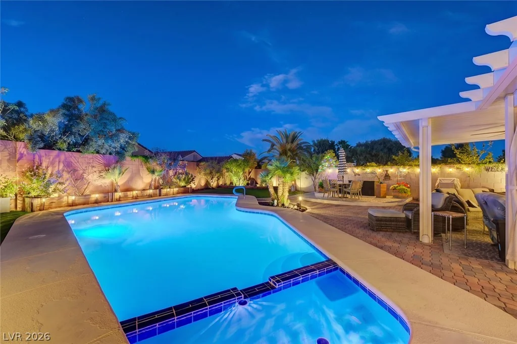 8532 Hidden Pines, Las Vegas, NV 89143