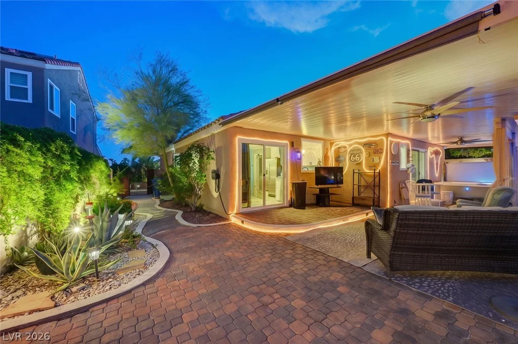 8532 Hidden Pines, Las Vegas, NV 89143