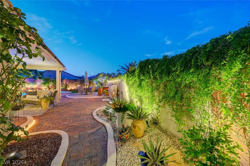 8532 Hidden Pines, Las Vegas, NV 89143