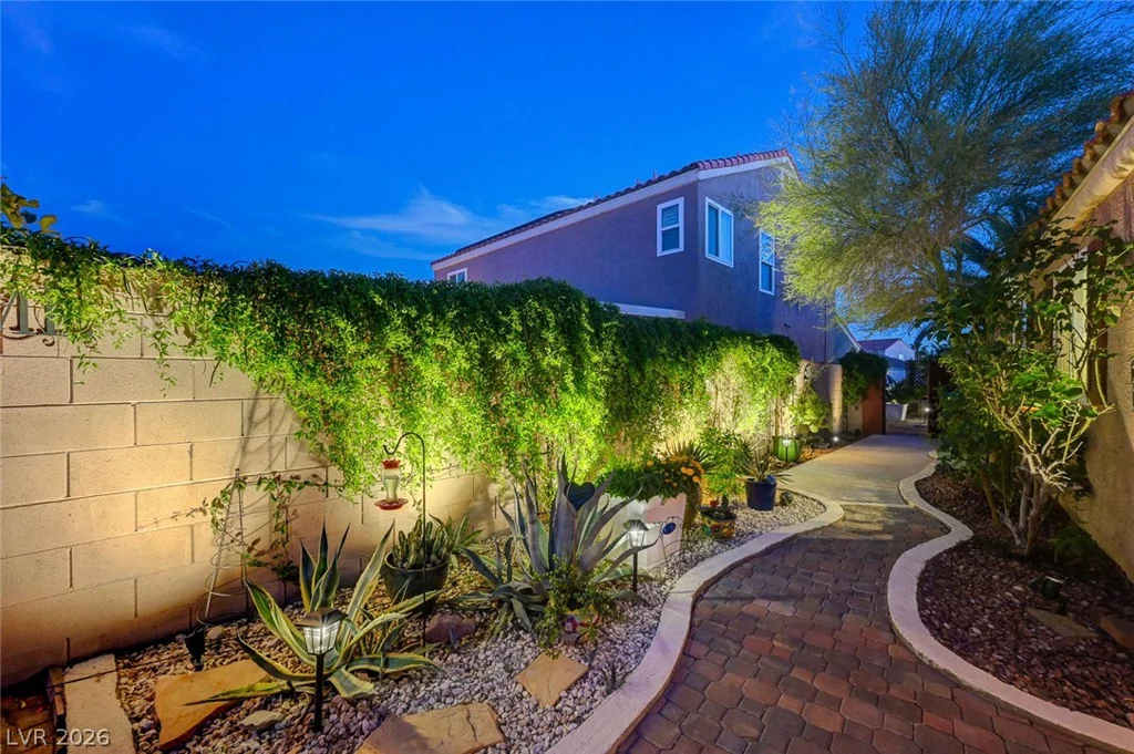 8532 Hidden Pines, Las Vegas, NV 89143