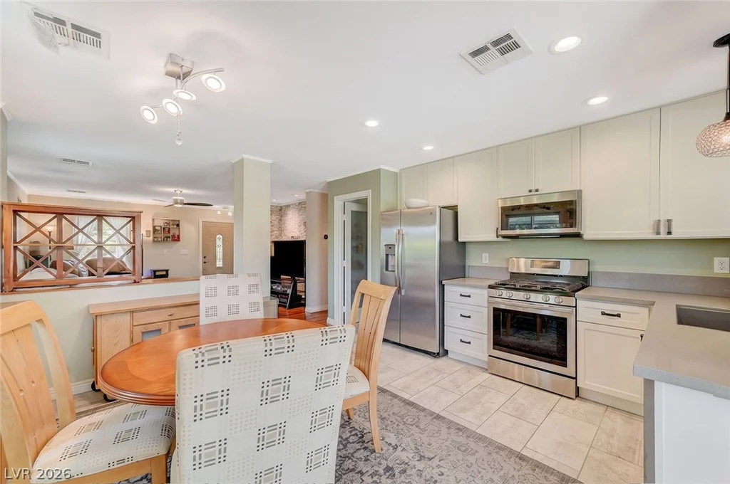 8532 Hidden Pines, Las Vegas, NV 89143
