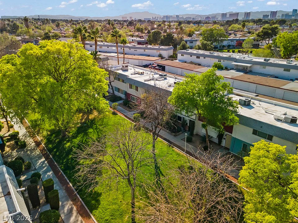 213 Greenbriar Townhouse, Las Vegas, NV 89121