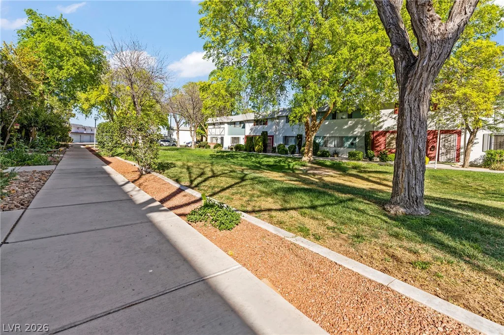 213 Greenbriar Townhouse, Las Vegas, NV 89121