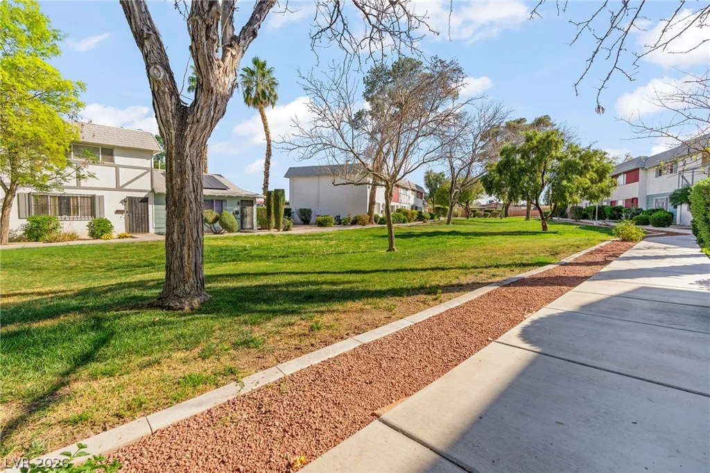 213 Greenbriar Townhouse, Las Vegas, NV 89121