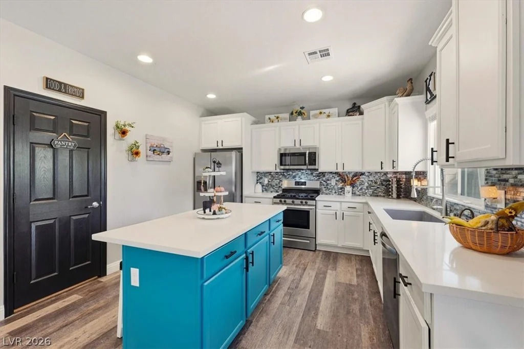 10133 Iron Wood Peak, Las Vegas, NV 89166
