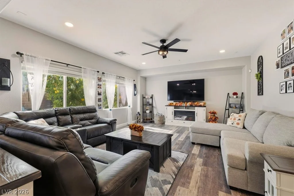 10133 Iron Wood Peak, Las Vegas, NV 89166