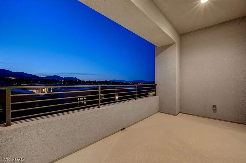 10738 Desert Heights, Las Vegas, NV 89135