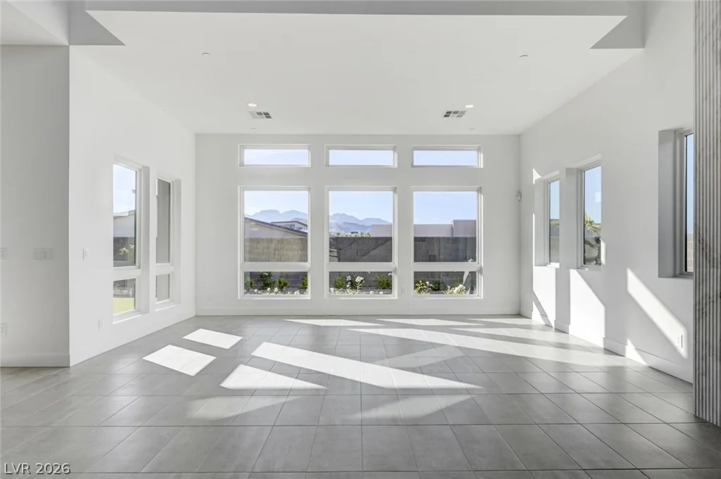 10738 Desert Heights, Las Vegas, NV 89135