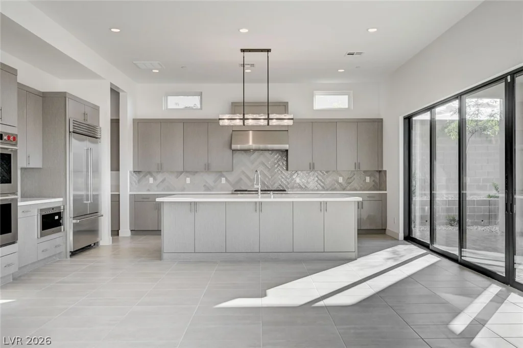 10738 Desert Heights, Las Vegas, NV 89135