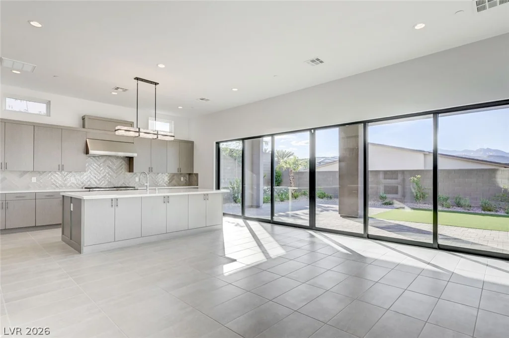 10738 Desert Heights, Las Vegas, NV 89135