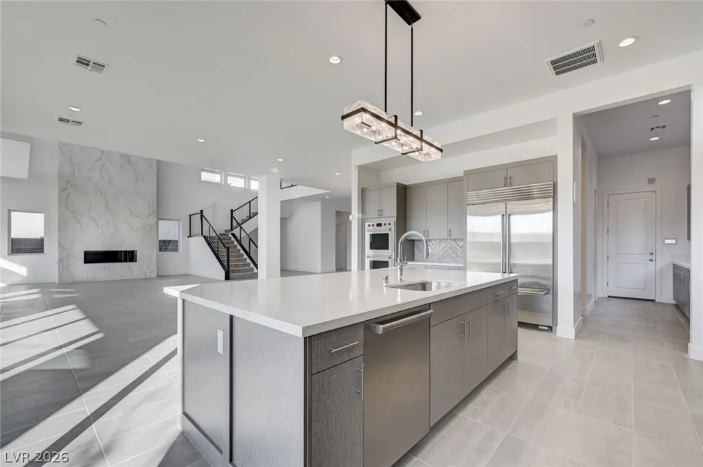 10738 Desert Heights, Las Vegas, NV 89135