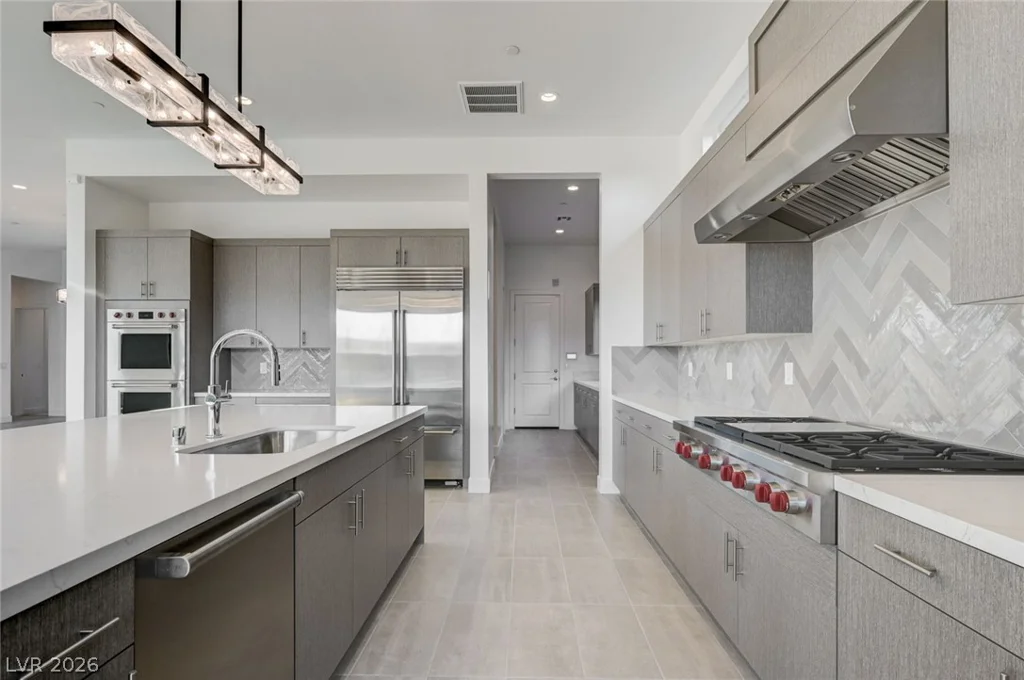 10738 Desert Heights, Las Vegas, NV 89135