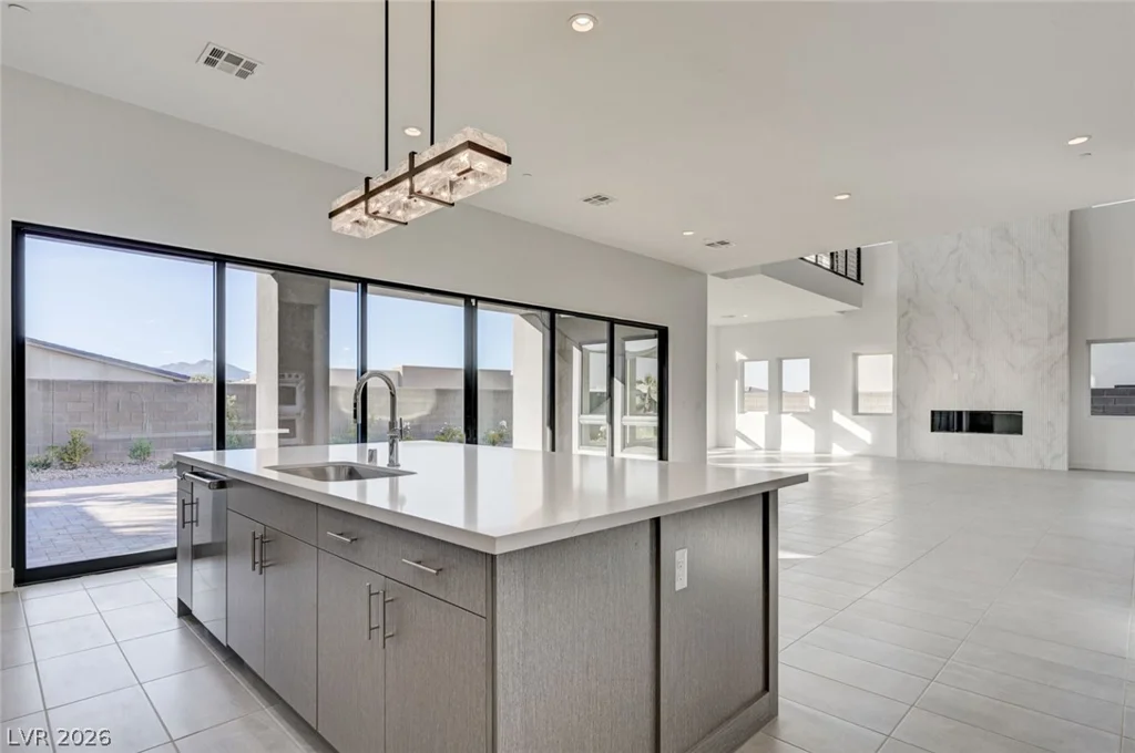 10738 Desert Heights, Las Vegas, NV 89135