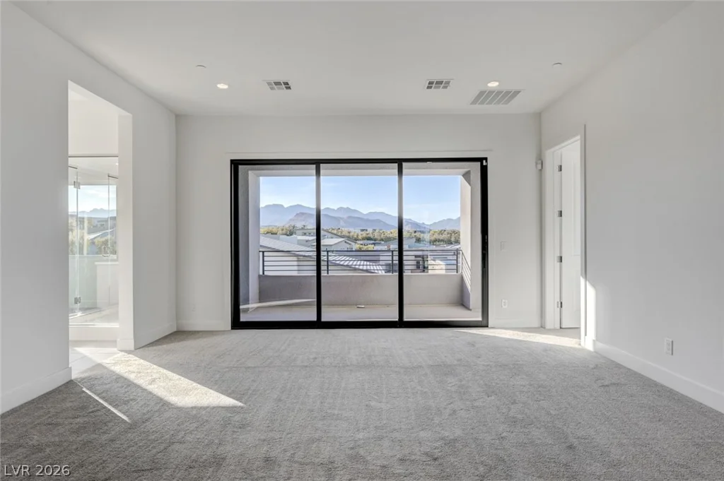 10738 Desert Heights, Las Vegas, NV 89135
