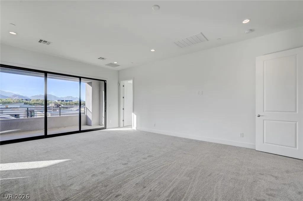 10738 Desert Heights, Las Vegas, NV 89135
