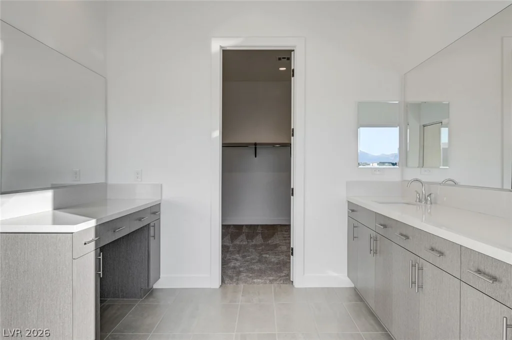 10738 Desert Heights, Las Vegas, NV 89135