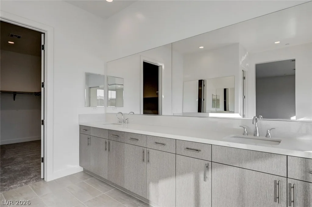 10738 Desert Heights, Las Vegas, NV 89135