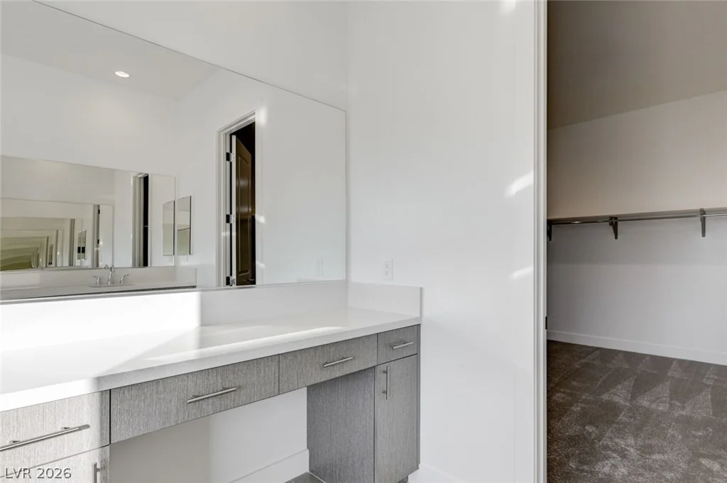 10738 Desert Heights, Las Vegas, NV 89135