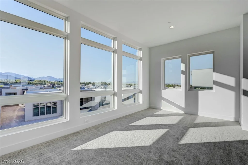 10738 Desert Heights, Las Vegas, NV 89135
