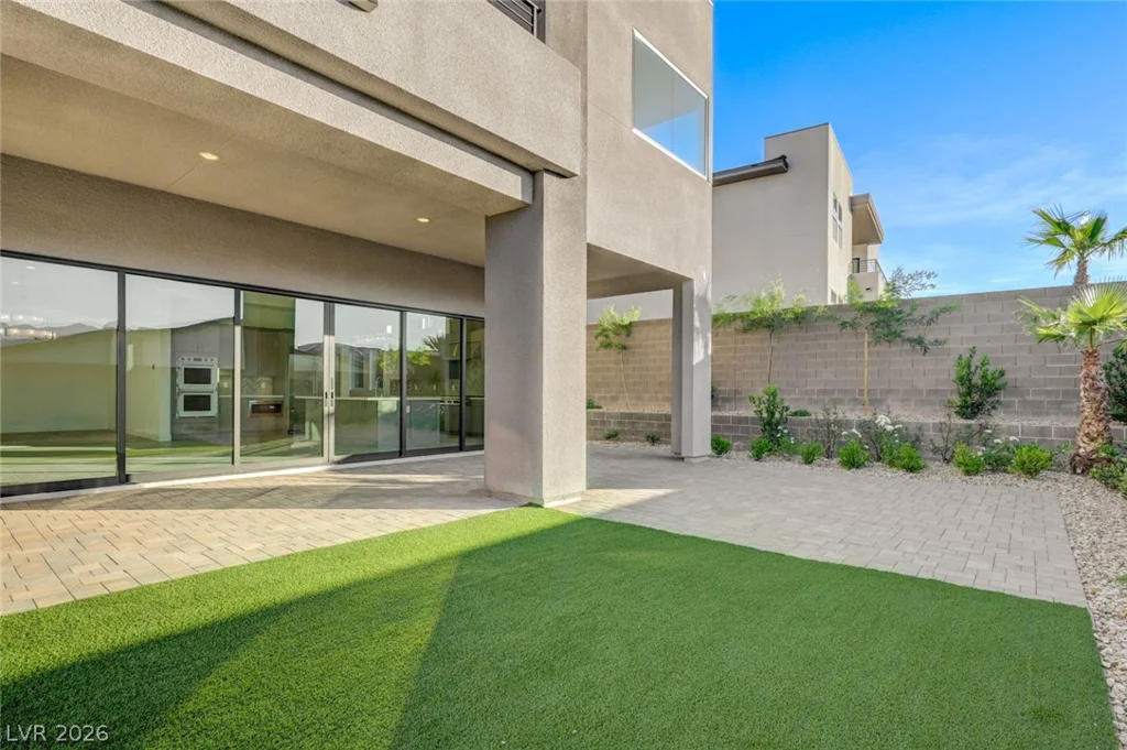 10738 Desert Heights, Las Vegas, NV 89135