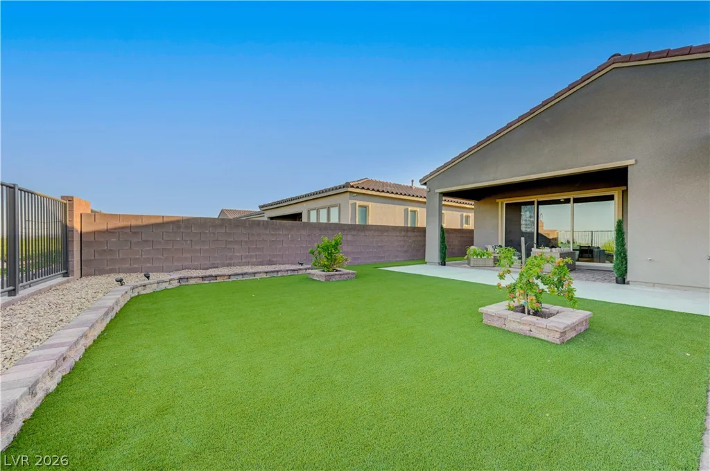 406 Nine Mile Creek, Las Vegas, NV 89138