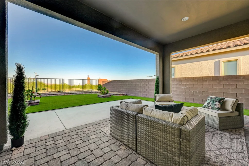 406 Nine Mile Creek, Las Vegas, NV 89138