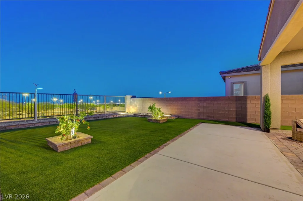 406 Nine Mile Creek, Las Vegas, NV 89138