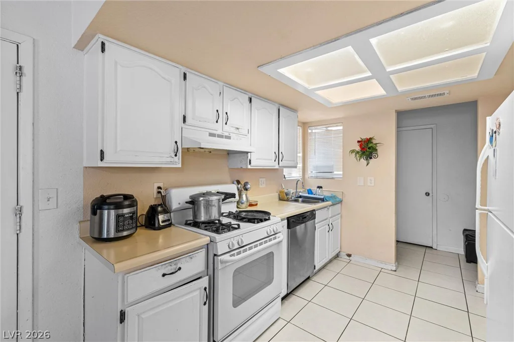 3649 New Horizon, Las Vegas, NV 89115