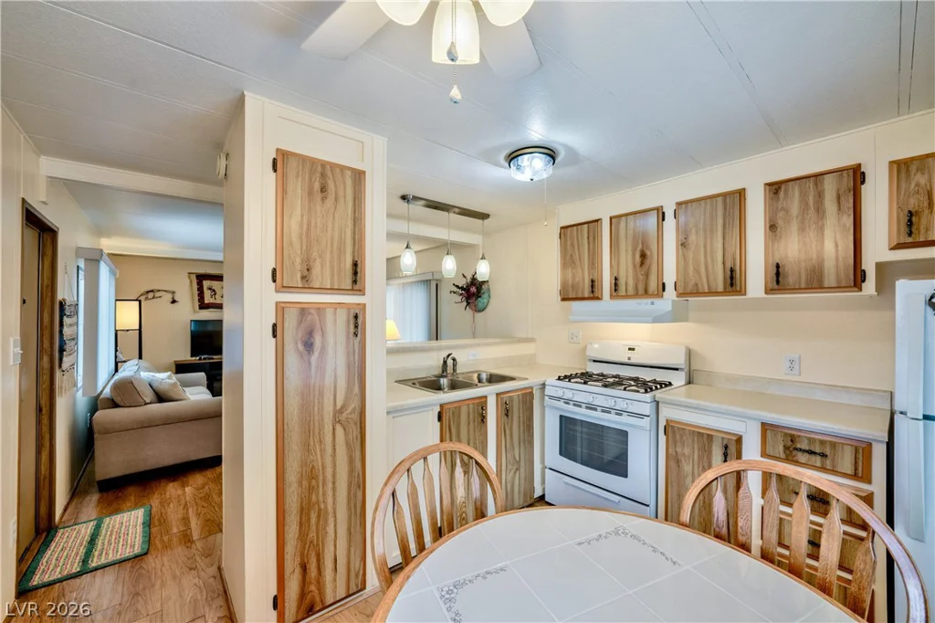 3462 Isle Royale, Las Vegas, NV 89122