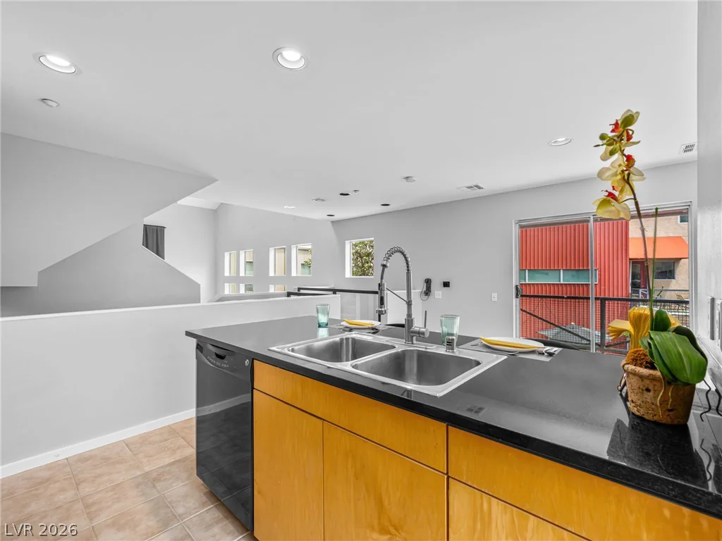 2007 Pin Oak, Las Vegas, NV 89101