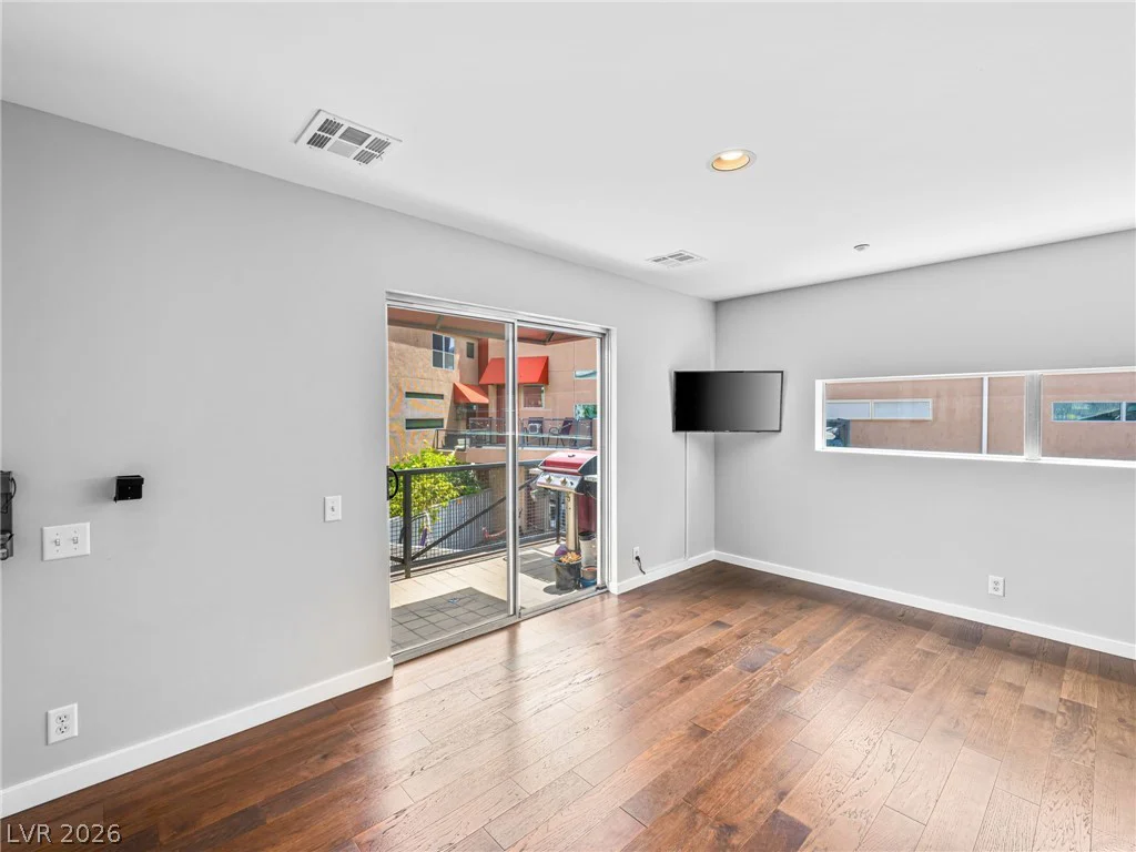 2007 Pin Oak, Las Vegas, NV 89101