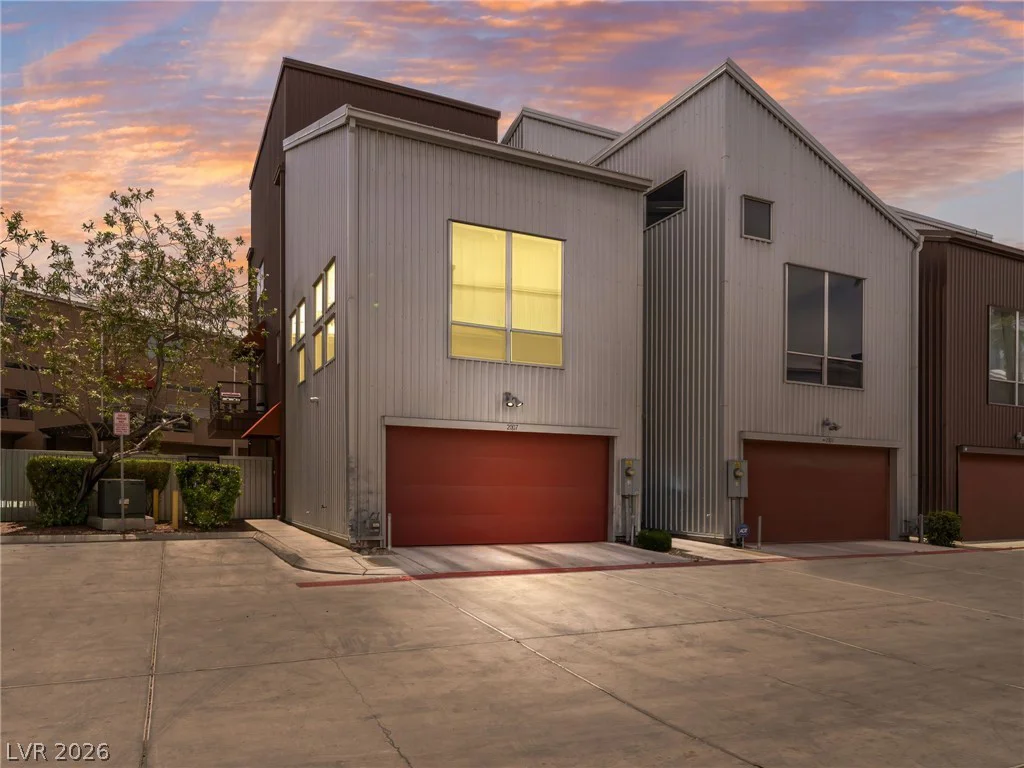 2007 Pin Oak, Las Vegas, NV 89101