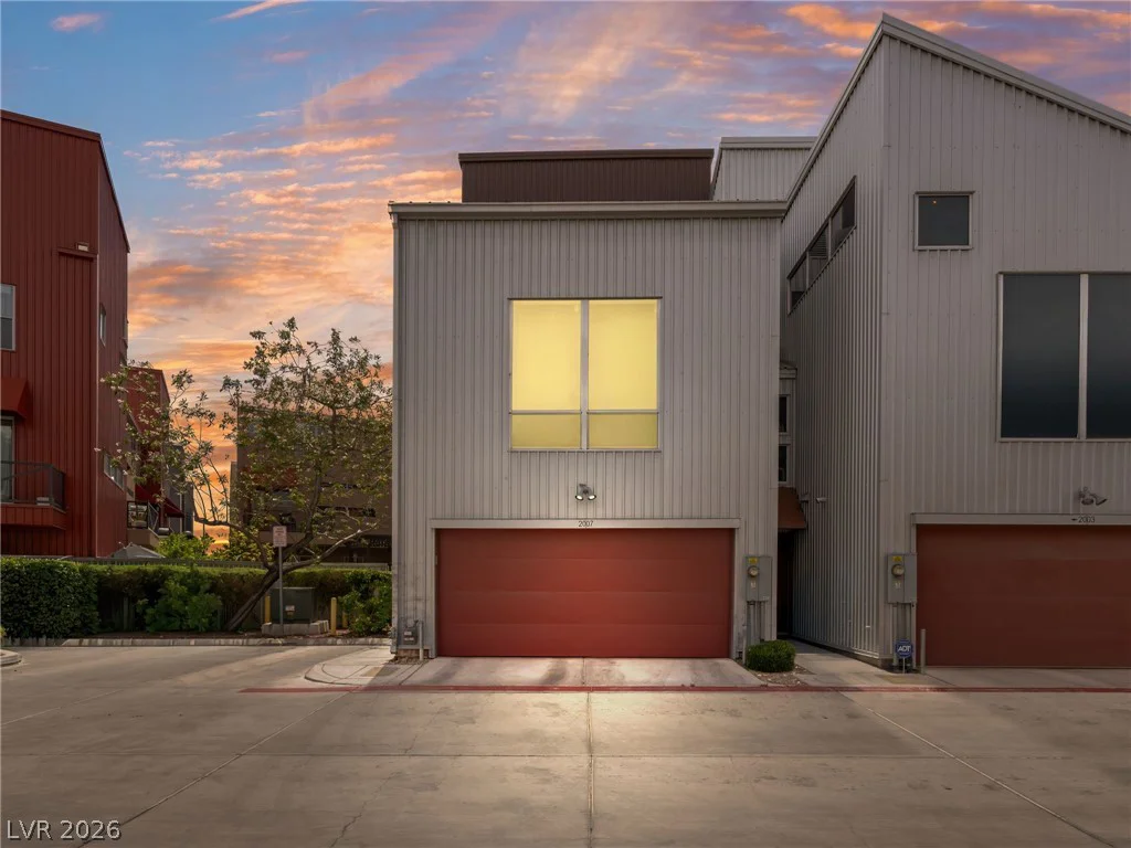 2007 Pin Oak, Las Vegas, NV 89101